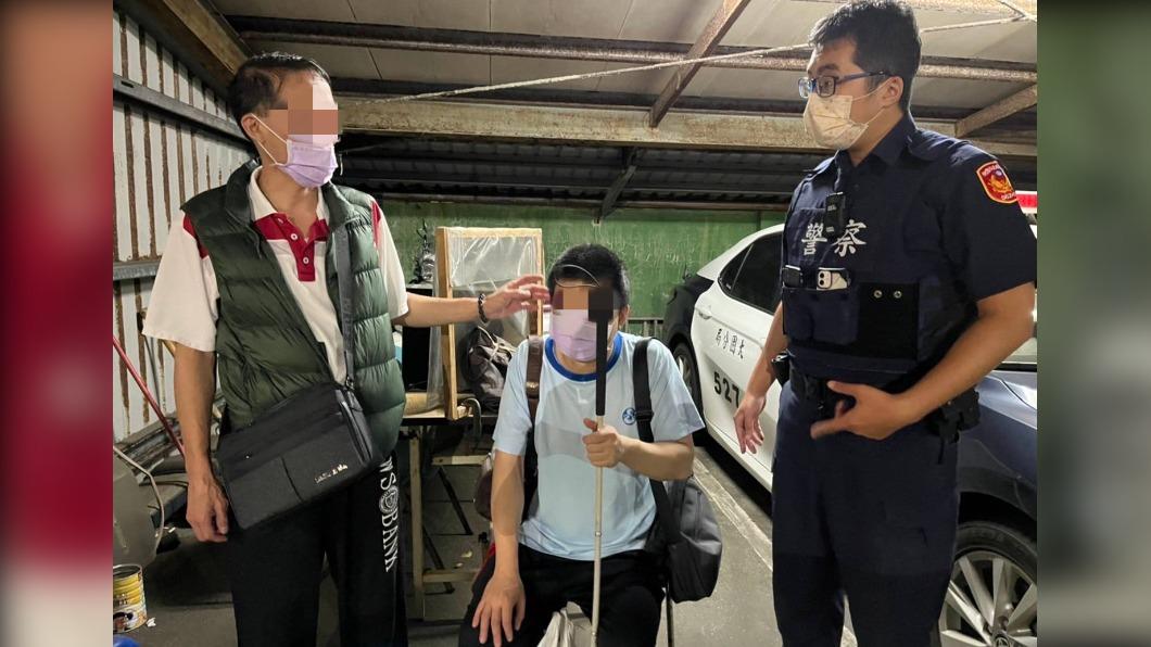 視障男在外漂泊5年 熱心警協助重返家園