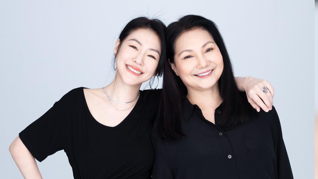 小S與S媽談霸凌主題。(圖/金星文創提供)