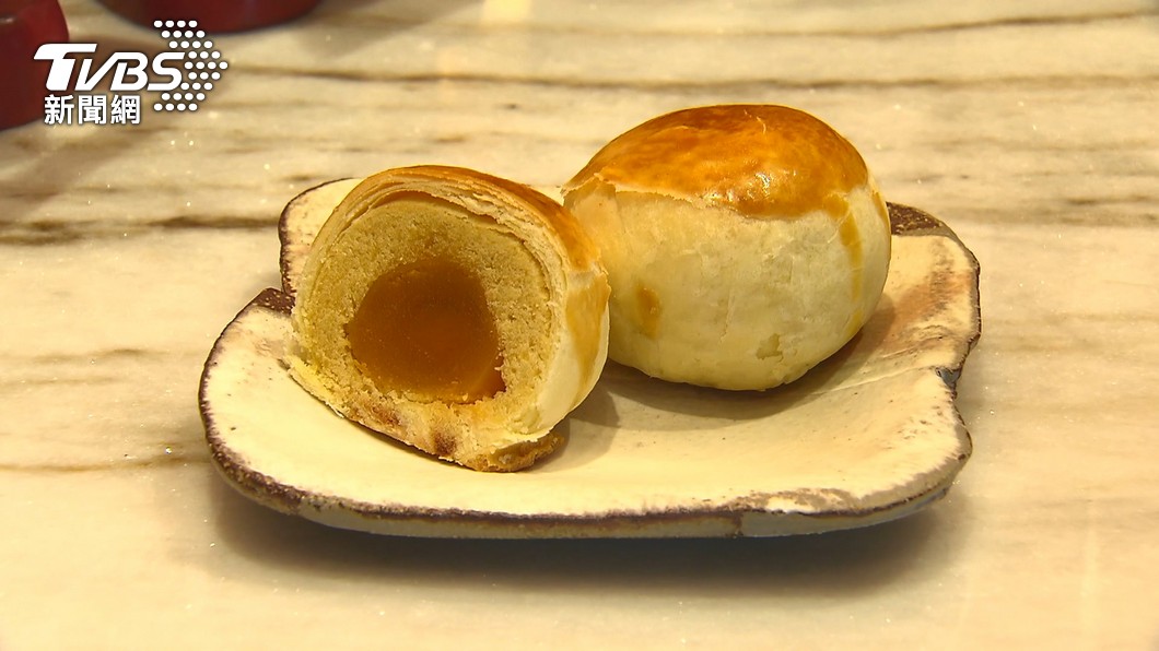醫師點出月餅的熱量高,需要快走一定時間才能消耗。(圖/TVBS資料照)