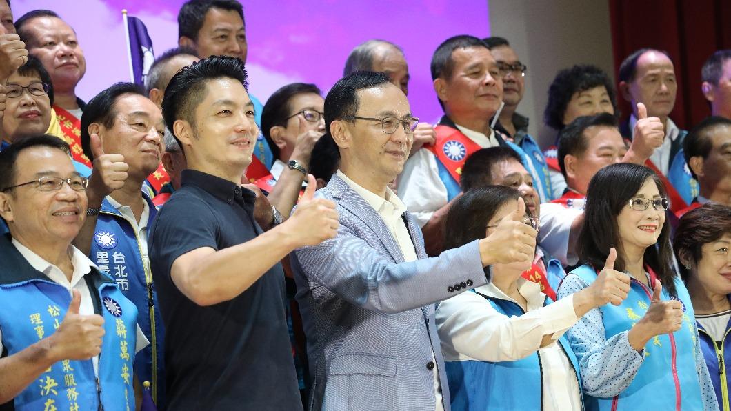 國民黨主席朱立倫、國民黨台北市長參選人蔣萬安今出席台北市里長提名同志團結大會。（圖／國民黨提供）