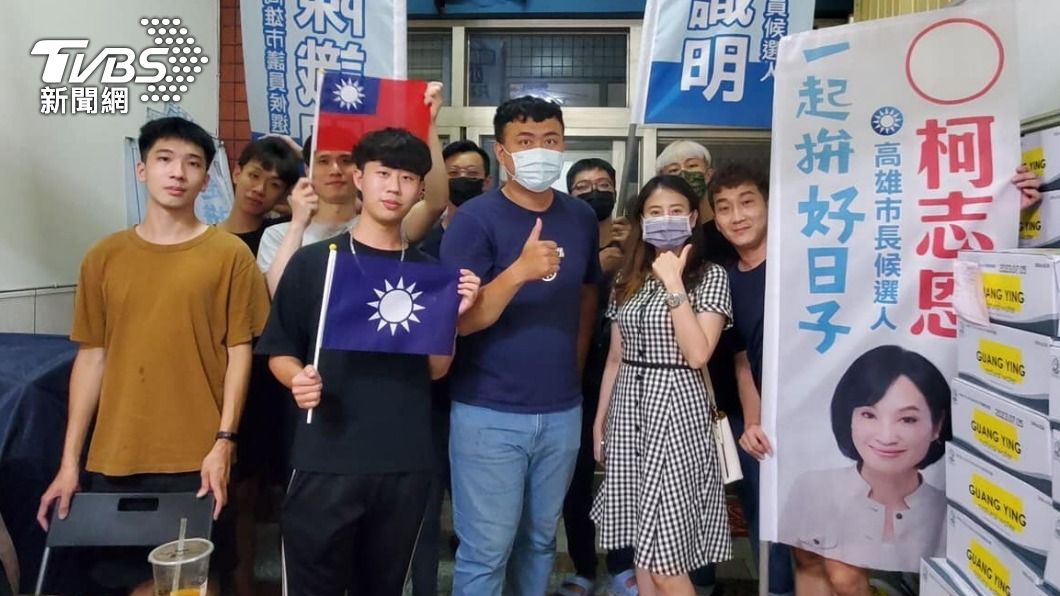陳識明(中)。(圖/翻攝自陳識明臉書)