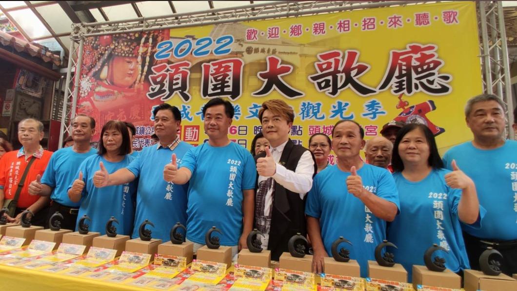 頭圍大歌廳 翁立友站台獻唱