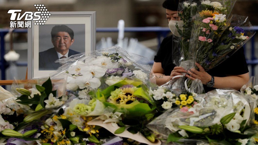 安倍國葬出動上千人自衛隊 鳴放19響禮炮致意