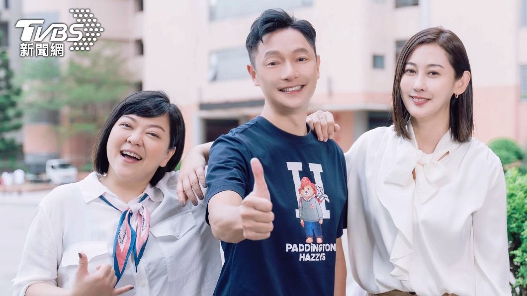 左起杜詩梅、謝祖武、林利霏一遇見就鬥嘴。(圖/TVBS)