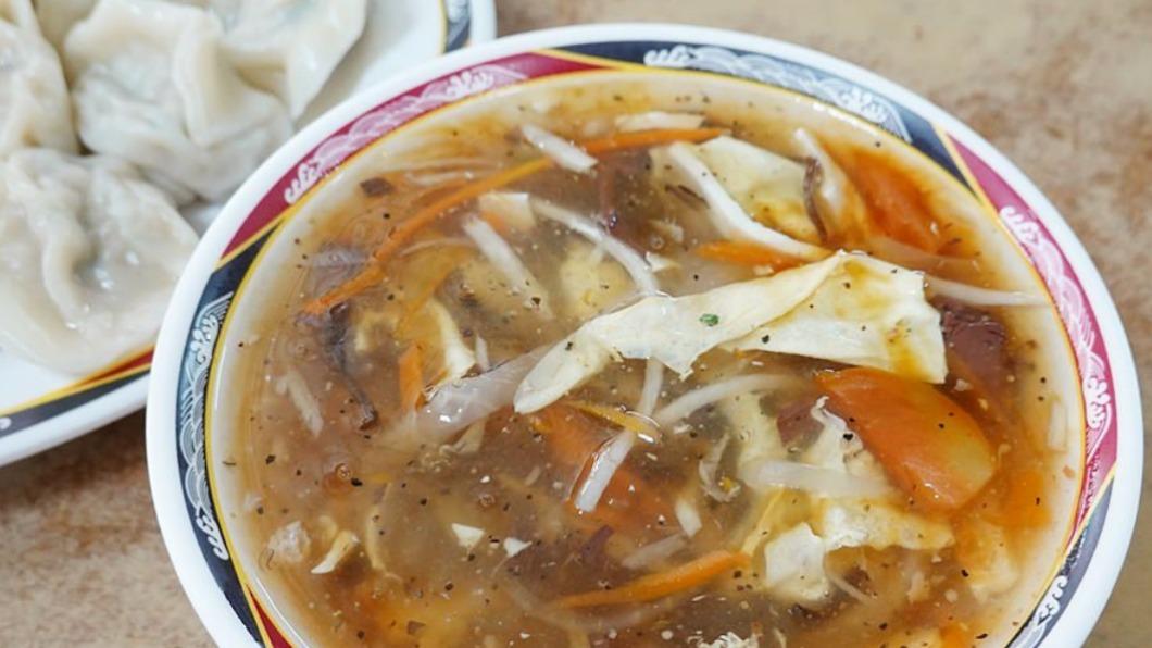 酸辣湯的胡椒味既香又強烈。（圖／金大佛的奪門而出家日誌提供）