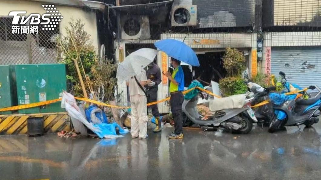 永康3死大火，家屬重回現場。（圖／TVBS）