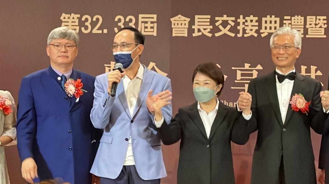 反嗆蔡英文 朱立倫同台盧秀燕:媽媽市長最受市民肯定