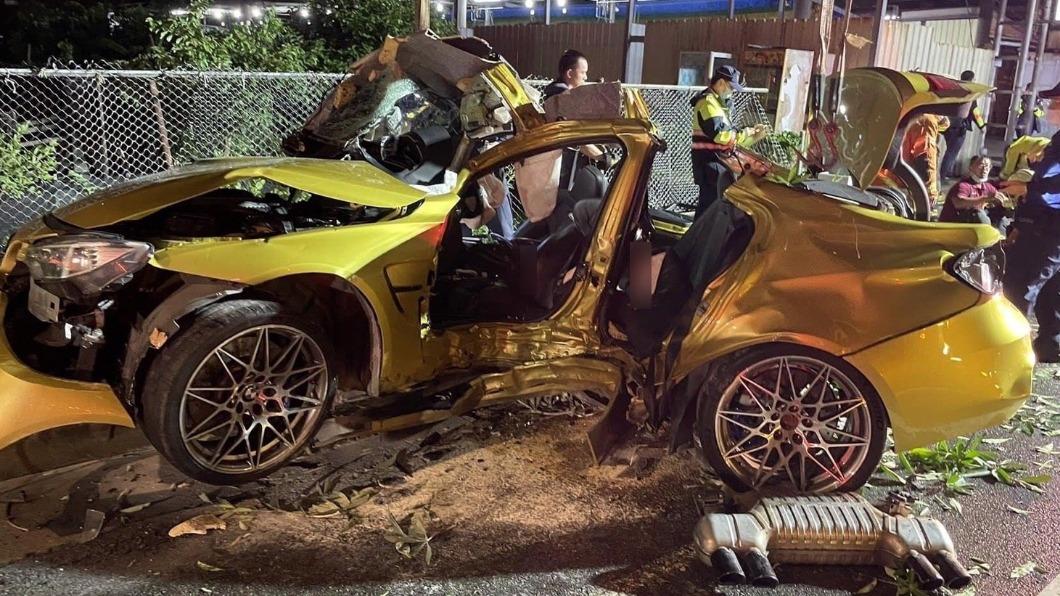 土豪金BMW自撞「包樹」2死1重傷 車行老闆陪夫妻試駕遇劫