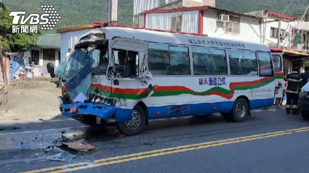 台東東大特教校車車禍 車頭撞爛釀駕駛、師生共5人送醫