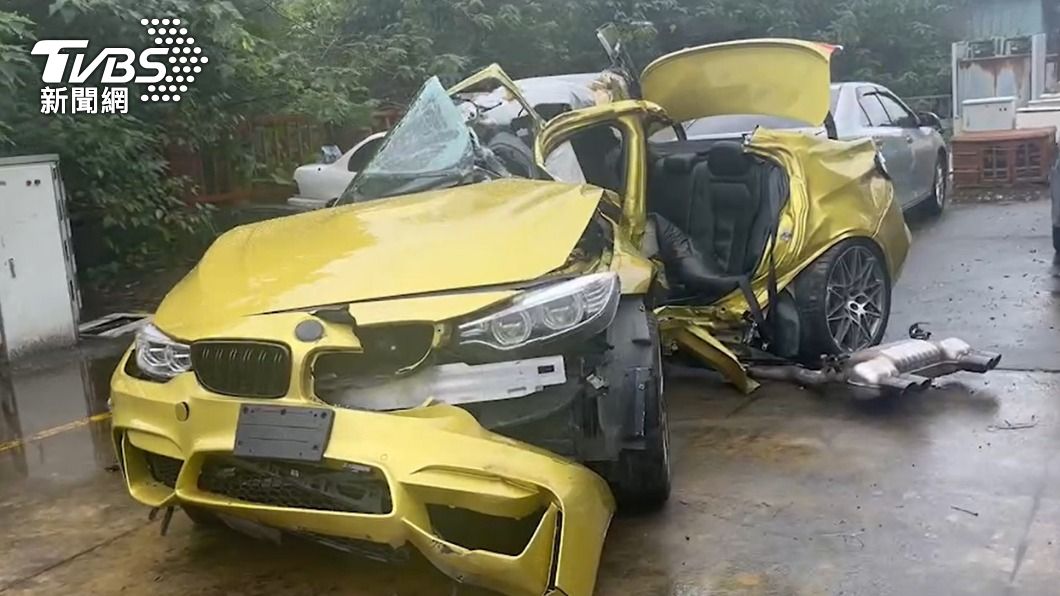 車體撞爛畫面曝光。（圖／TVBS）