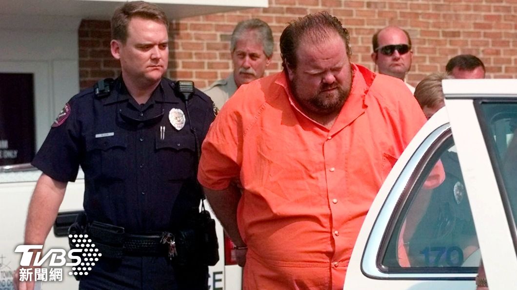 米勒(中央)1999年犯下連續殺人案,遭阿拉巴馬法院判處死刑。(圖/達志影像美聯社)