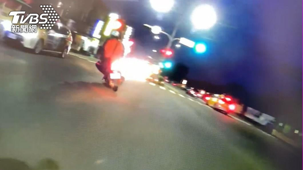 命不要了?騎士拒檢「逆向兜圈狂鑽」 恐吃7萬2罰單