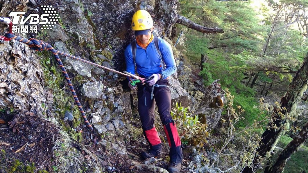 法官陳伯均疑墜落懸崖「手部捲曲仰躺」　遺體今運下山