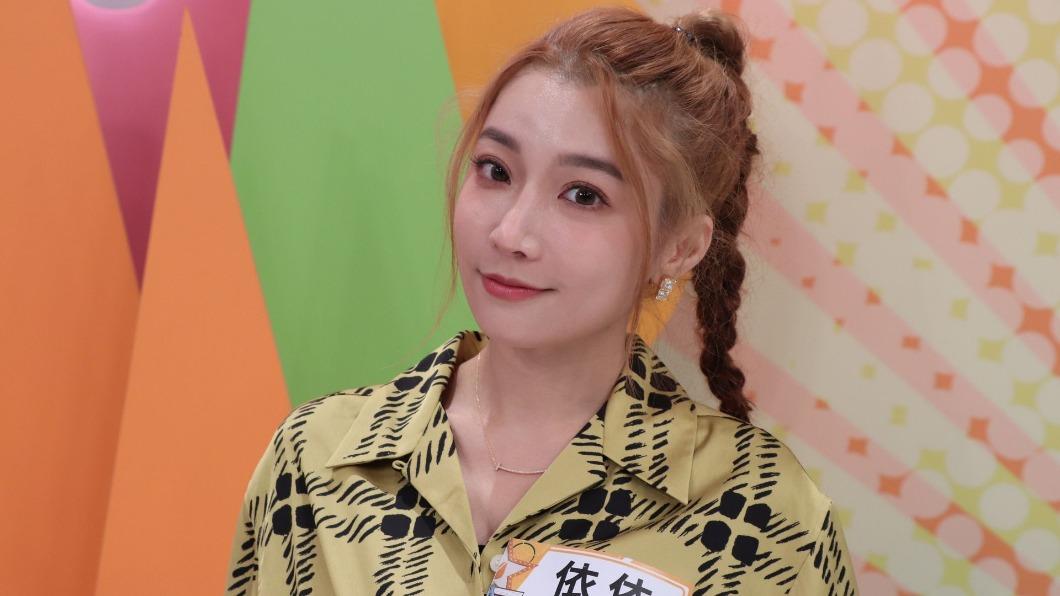 依依在節目中分享星座。(圖/中天提供)