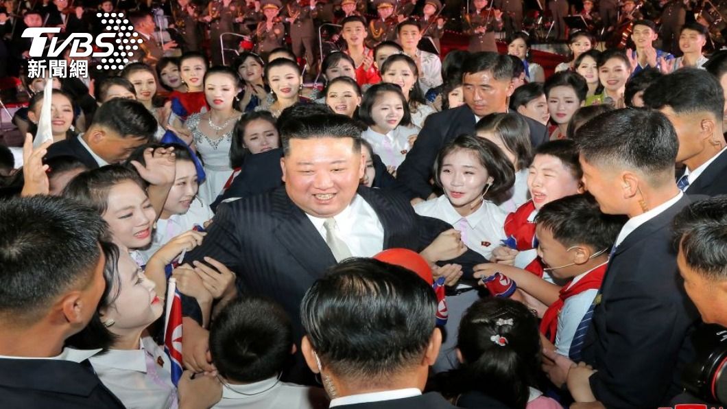 呼應核武政策法制化 北韓海報再現核子飛彈