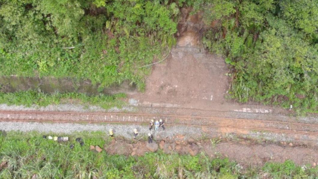 台鐵平溪線撞巨石 無人機檢測邊坡確認安全解除封閉