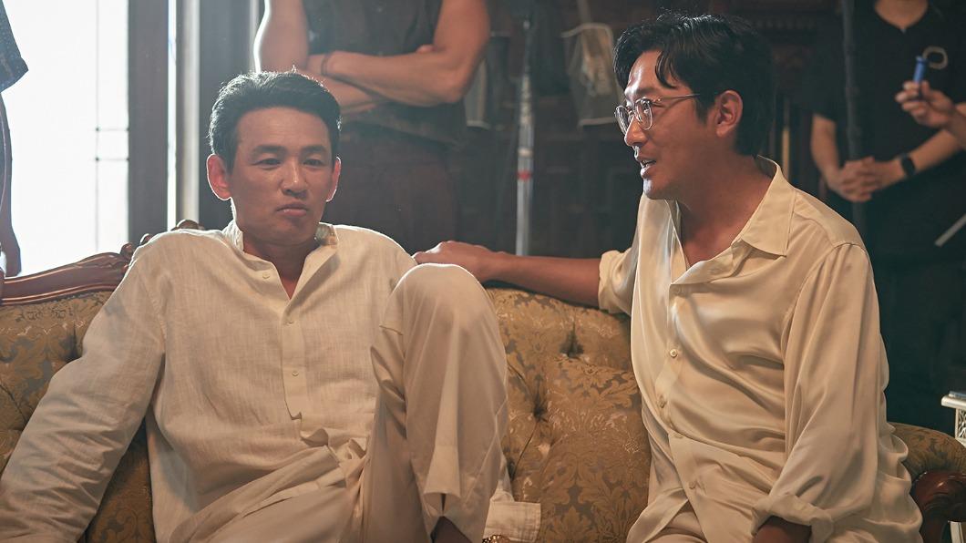 花絮照 (左)黃晸珉、(右)河正宇(圖/Netflix圖供)