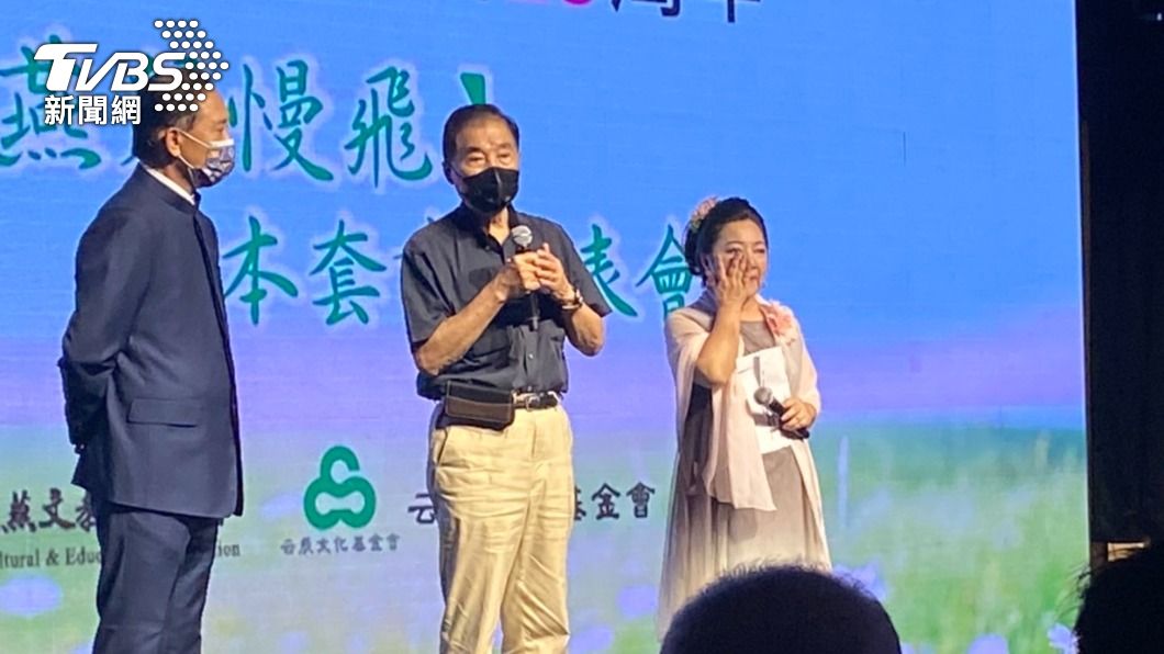 白冰冰(右1)聽到親友談起白曉燕事件淚崩。(圖/林彥君攝)