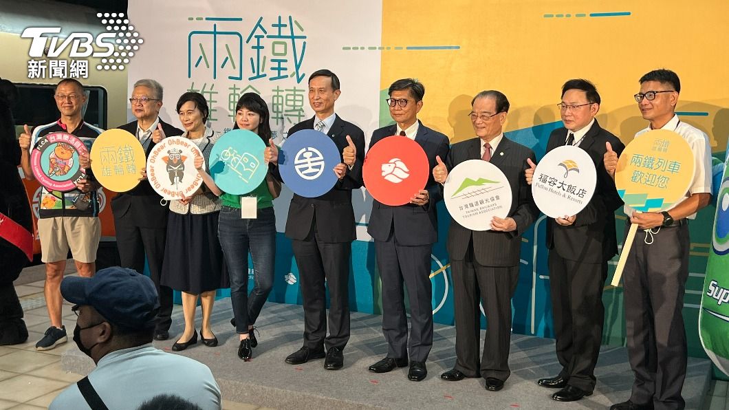 台鐵、雄獅今舉行兩鐵列車亮相記者會。（圖／葉韋辰攝）