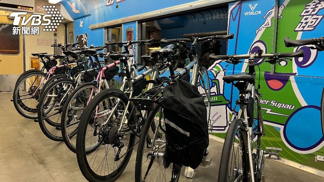 兩鐵列車5節各有16座位、15個車架。（圖／葉韋辰攝）
