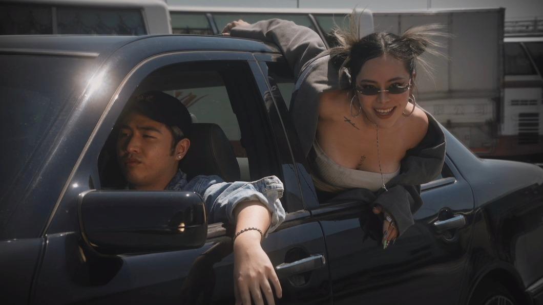 夏沐與鹿希派合拍MV。(圖/經紀公司提供)