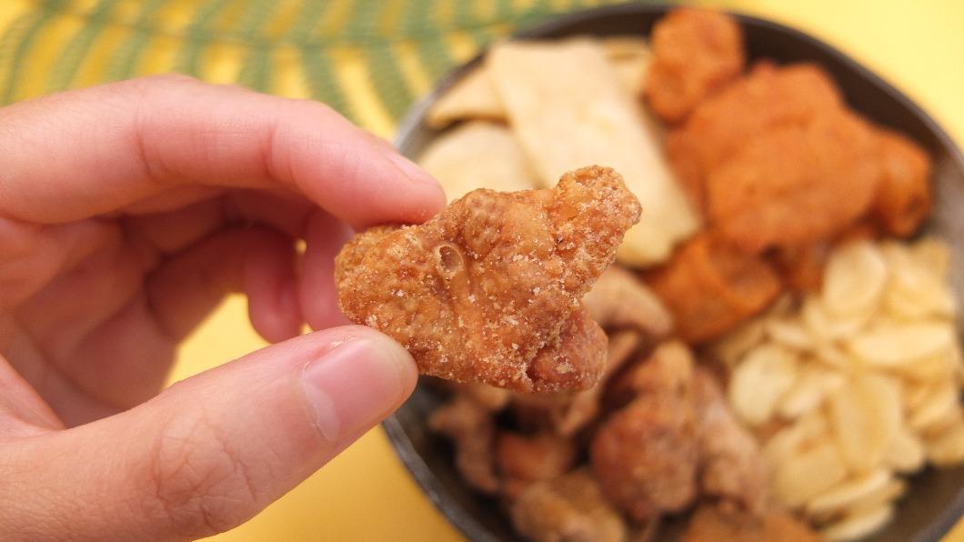 健身族也能吃的零食!炸雞皮隨手包 含40克蛋白質