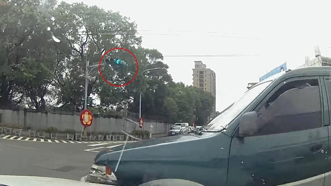闖紅燈肇逃!他遇車禍沒做筆錄急問怎辦 網曝先做這件事