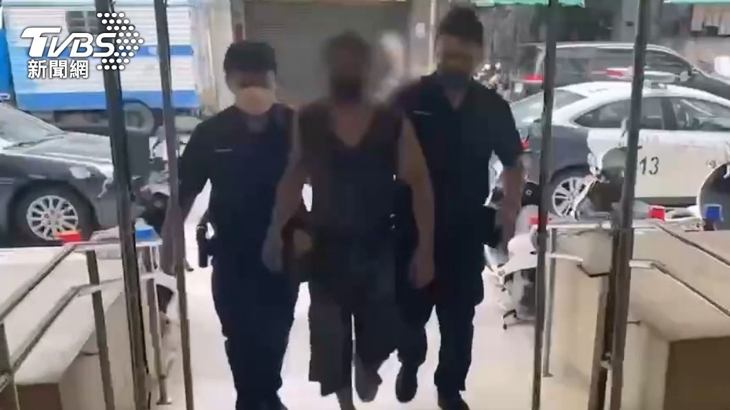 西裝男是附近工地的工人。（圖／TVBS）