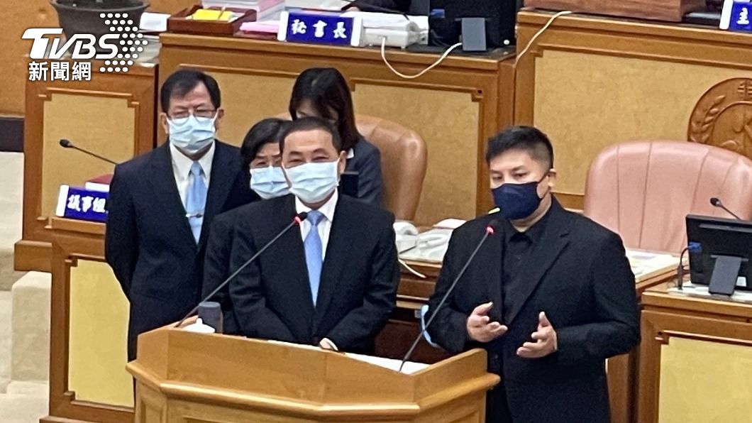 新北市長侯友宜(右)、法制局長吳宗憲(左)。(圖/TVBS)