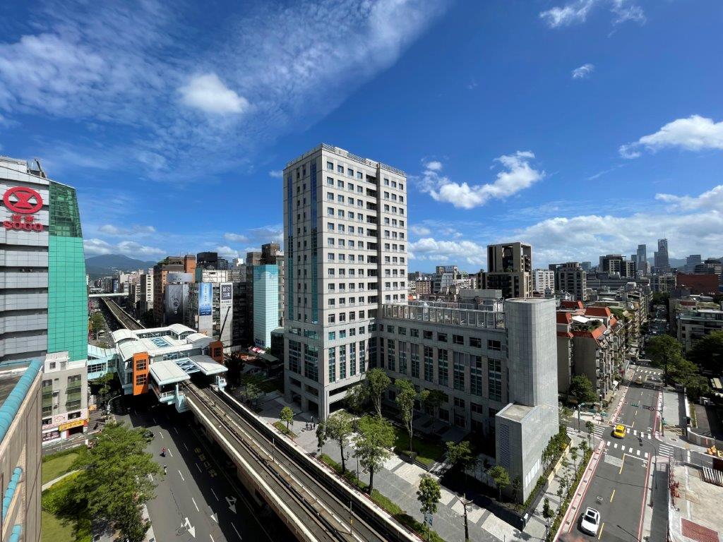 台電規劃「增加配送節點」新建超高壓變電所,增加都會地區電力配送,同時以「屋內化」方式提升供電安全。圖為台電大安超高壓變電所。(圖/台電公司提供)