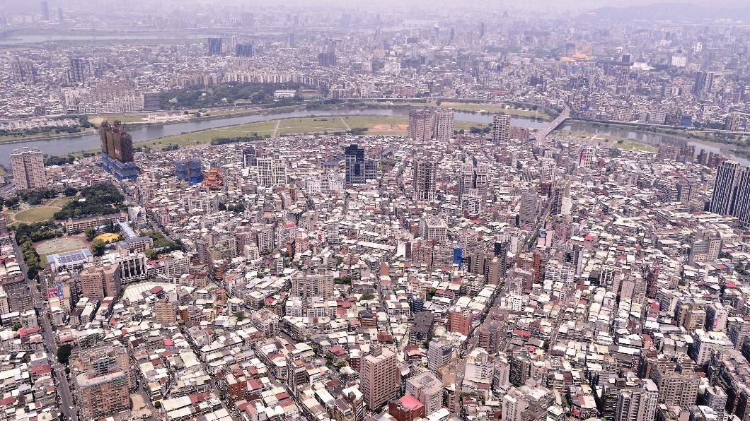 安信建經清點台北市近年5大爛尾樓動態，預估合計案量逾百億元以上。（圖／信義房屋提供）