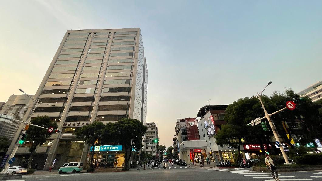 大店面復甦!低調富豪砸2.45億 搶當「金庫房東」