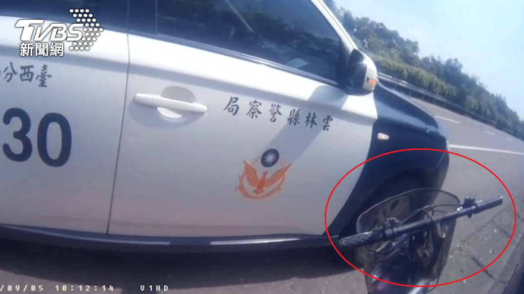 誤上快速道路!男騎鐵馬「被強風吹倒」 警同情但依法開罰