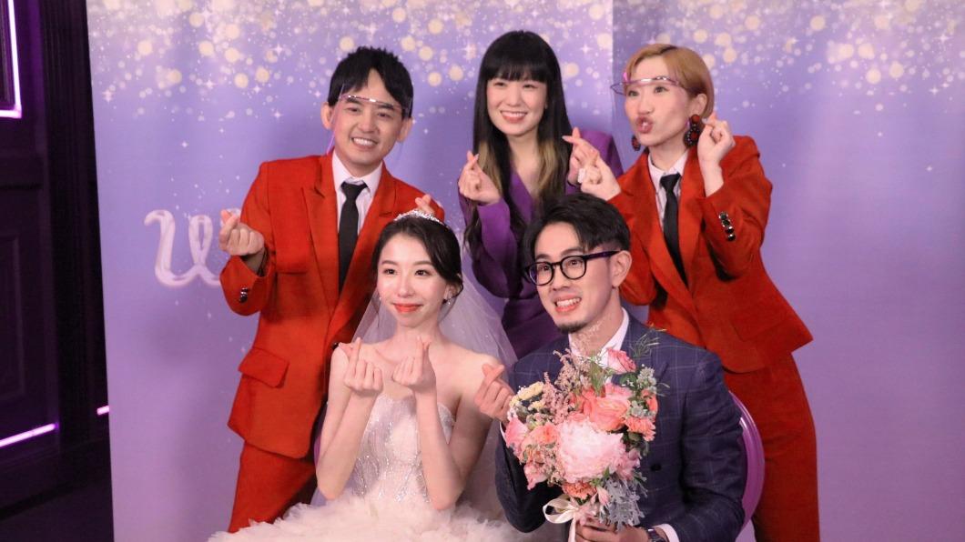 《婚禮歌手》突擊婚宴現場。(圖/東森提供)