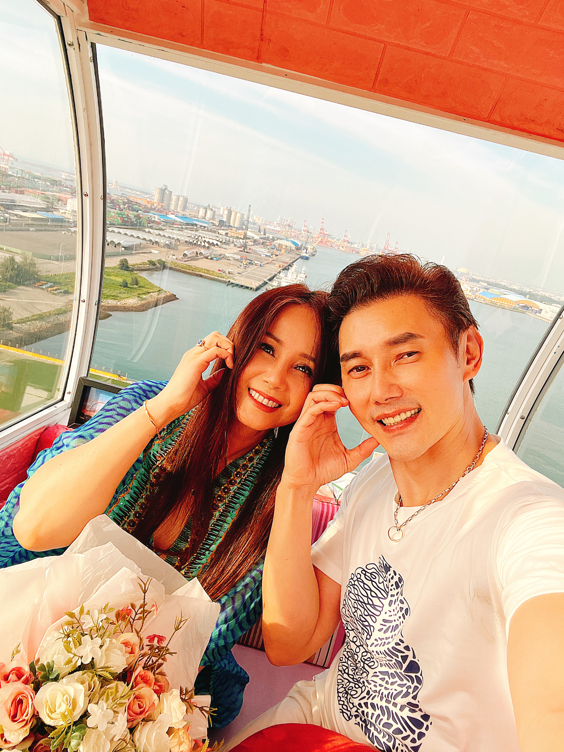 包偉銘與老婆劉依純坐摩天輪歡慶結婚7週年。（圖／翰森娛樂提供）