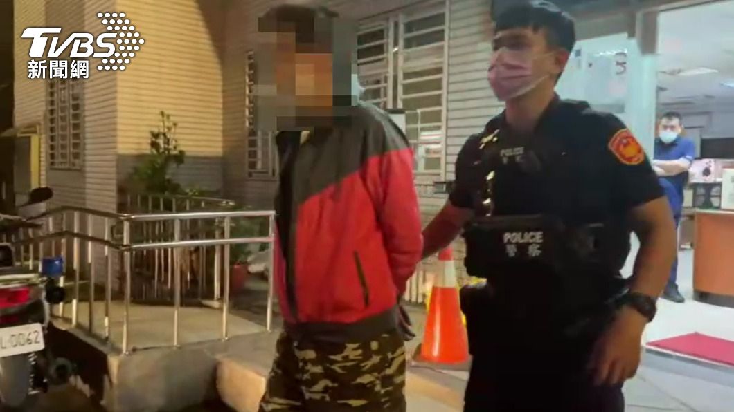 肇事的黃姓駕駛身揹2條通緝罪，警方訊後將他移送法辦。（圖／TVBS）