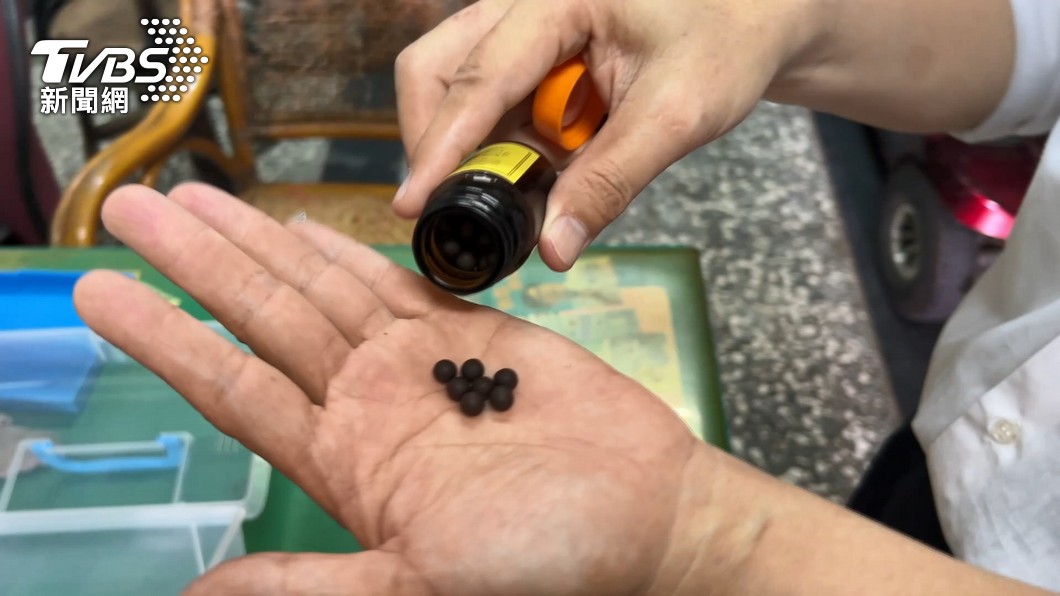 臭藥丸吃20年很有效!他聽媽1句崩潰:活到現在是奇蹟