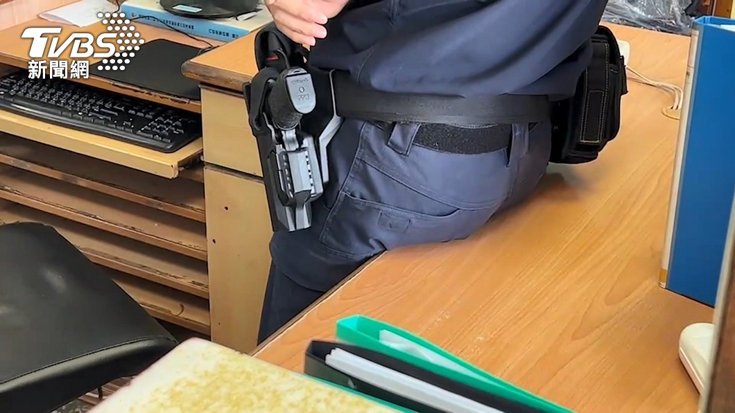男警想搶所長配槍，目前已遭記過解職。（示意圖／TVBS）
