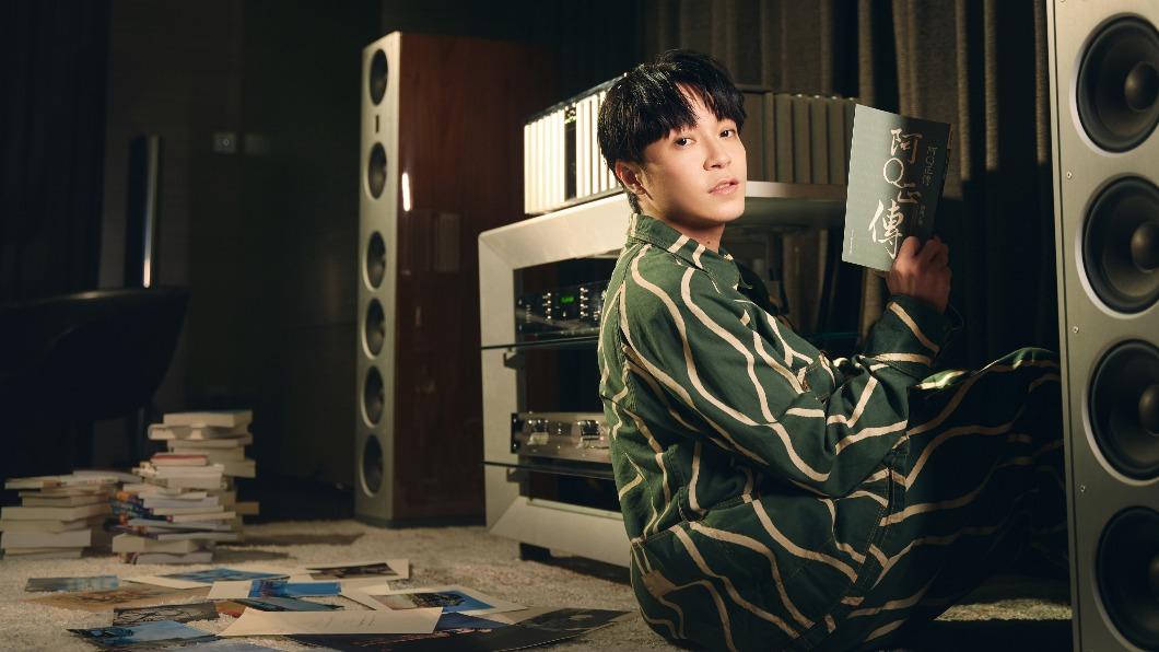 金曲歌王「跪地刷馬桶」成清潔工 本人首露面回應:能做就做