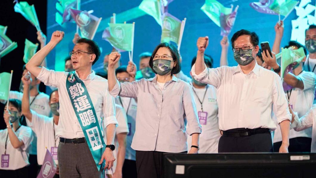 總統、民進黨主席蔡英文8月底首場與鄭運鵬合體造勢選在楊梅,現場湧入不少支持者。(圖/鄭運鵬競選辦公室提供)