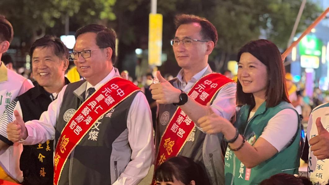 民進黨桃園市議員中壢選區參選人魏筠(右一)認為,退選的林智堅跟鄭運鵬比較,較為吸引的族群不同。(圖/翻攝魏筠臉書)