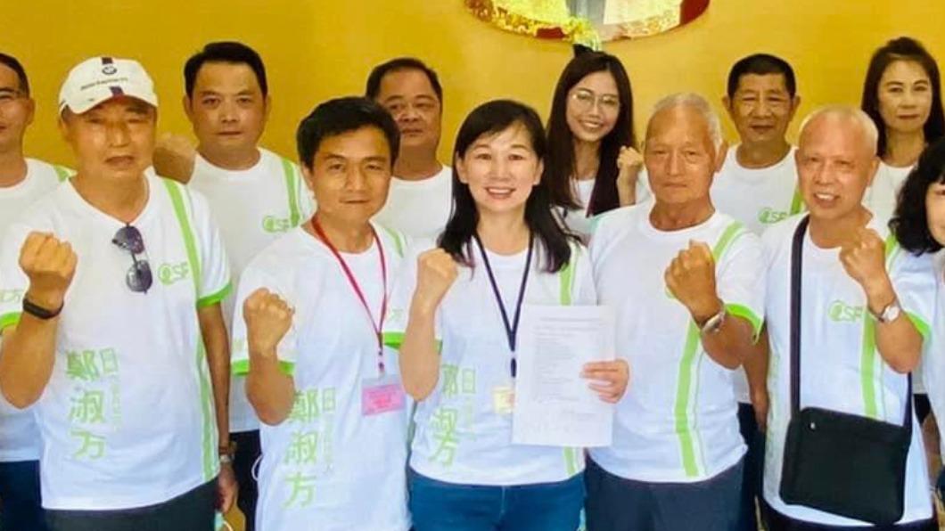 桃園市楊梅區議員鄭淑方(圖中者)。(圖/翻攝鄭淑方臉書)
