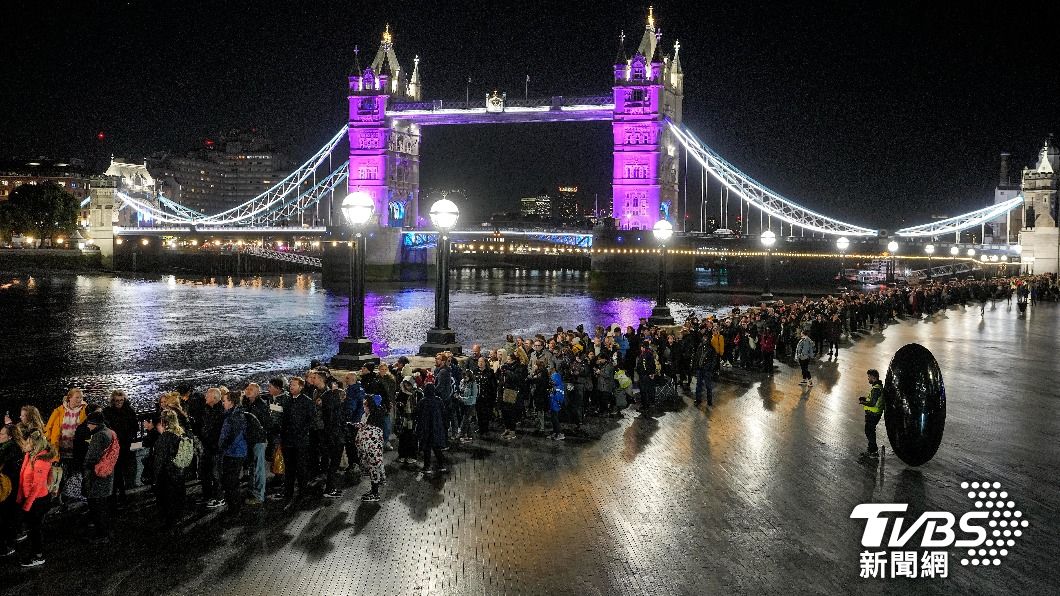 苦等9小時瞻仰女王!英國「排隊文化」網熱議 可追溯至二戰