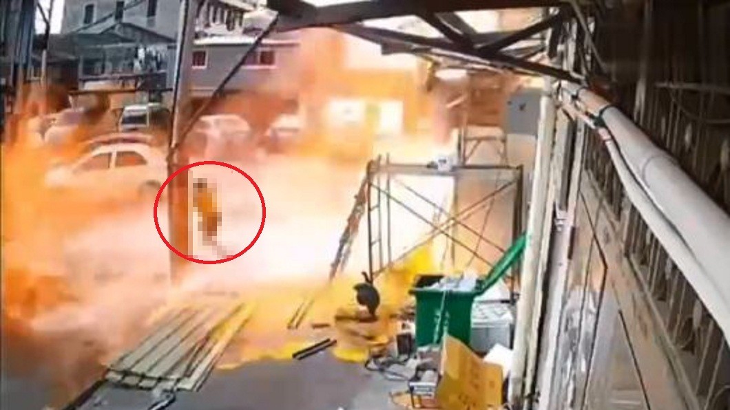 下一秒突然發生爆炸出現一片火海。(圖/翻攝自推特御弟哥哥不加糖 @C88888888A)
