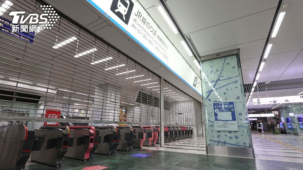 電車、飛機許多班次都因颱風停駛。（圖／達志影像美聯社）
