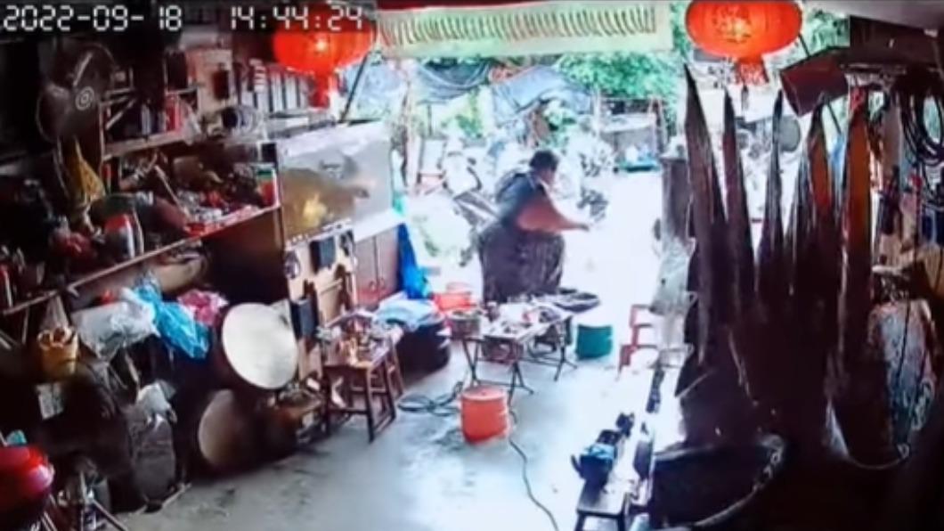 站不穩！玉里一家人遇強震慘摔　網看嚇人畫面：笑不出來