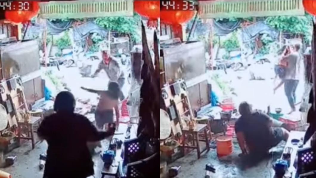 後方3人從家中逃出,最後1人也摔倒。(圖/翻攝自爆料公社)
