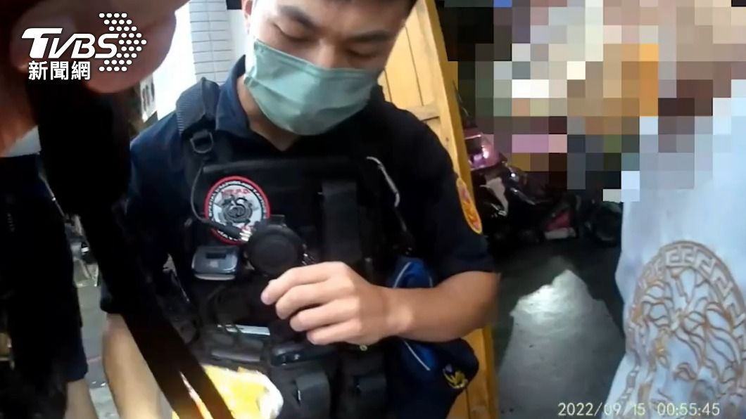 機車違停路中央遭盤查!男死命否認是車主 原來車上藏安毒