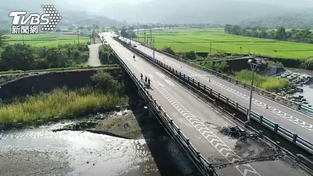 玉里大橋空拍。(圖/TVBS)
