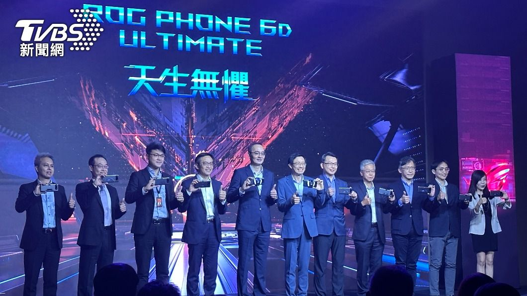 華碩再發表ROG Phone 6D系列。(圖/葉韋辰攝)